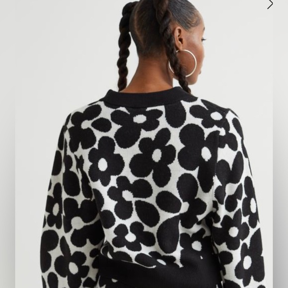 Prwnd H&M divided flowers black and white sweater. Size XS. Good conditioning - Picture 3 of 13